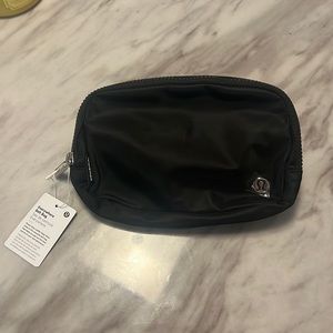 lulu lemon black belt bag - brand new
